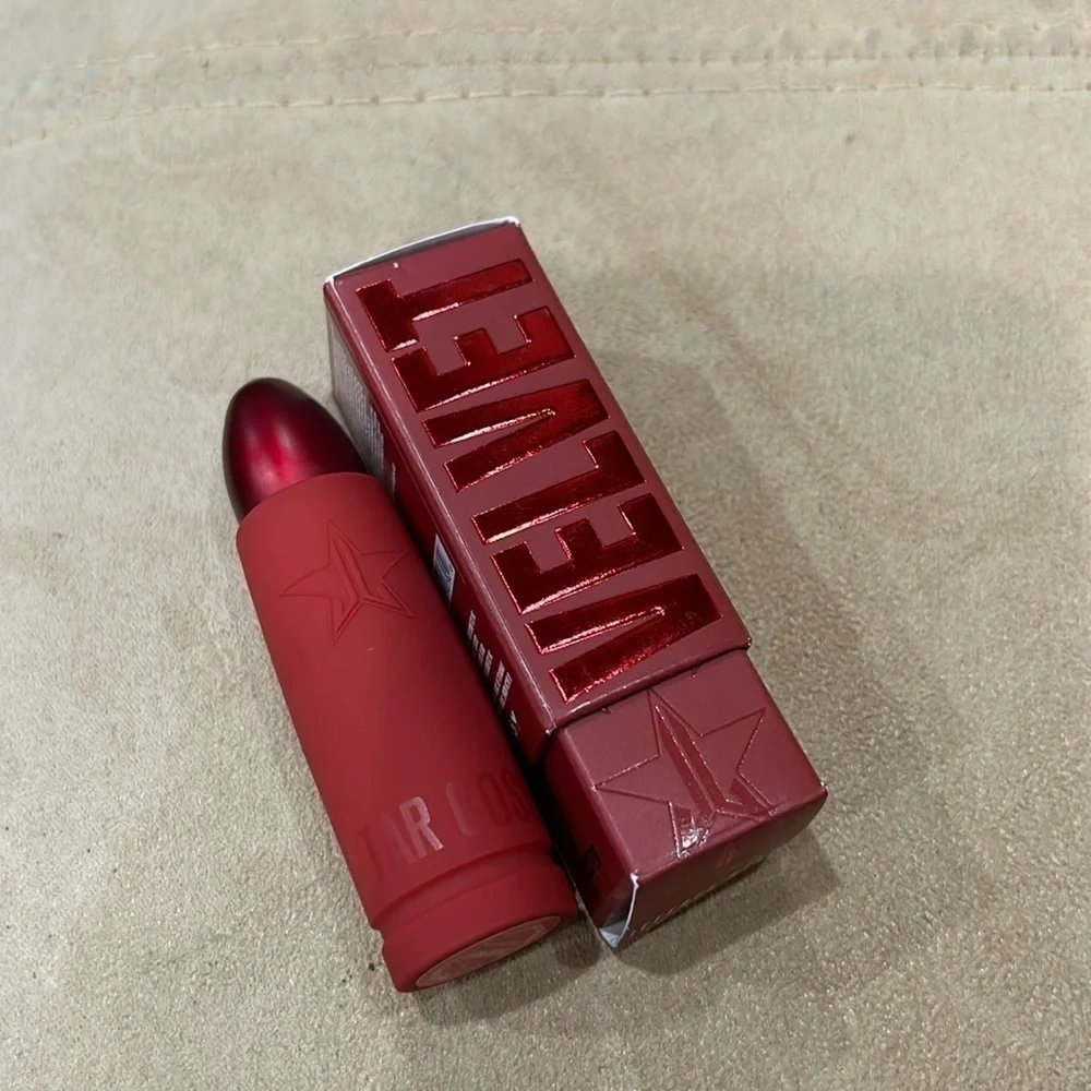 RARE JEFFREE STAR HOLIDAY VELVEL TRAP LIPSTICK- ENTRAPMENT Red New in box